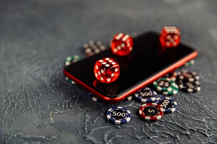 Live blackjack table with multiple players and dealer at topqq studio